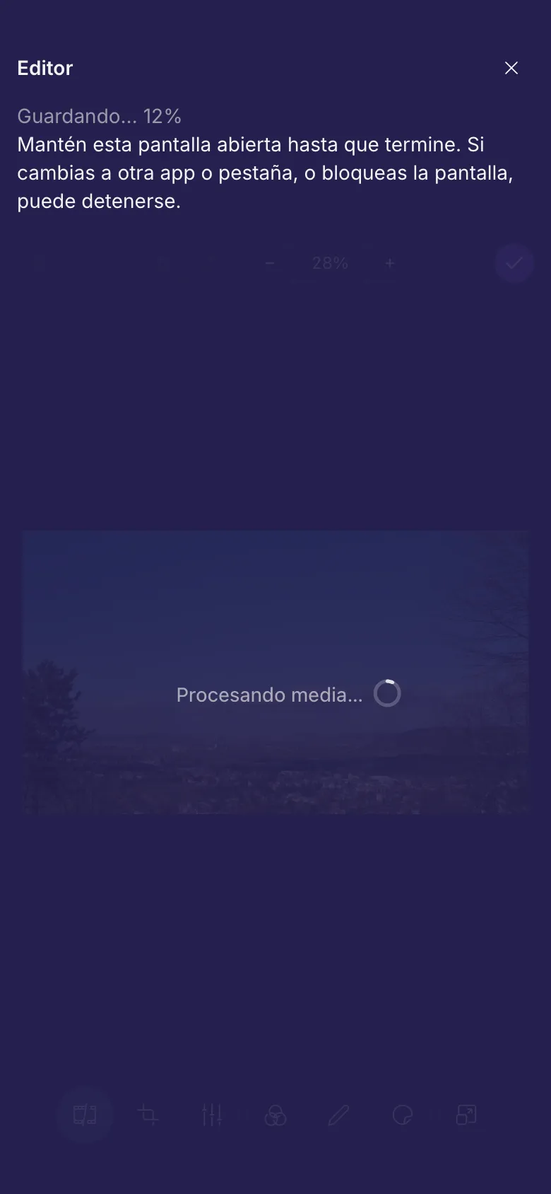 El editor guardando un vídeo, con el aviso de mantener la pantalla abierta