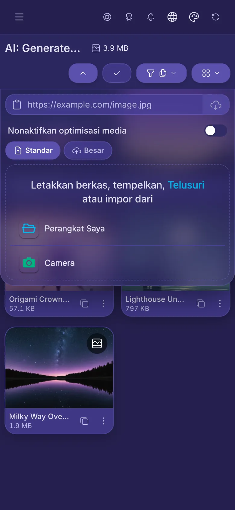 Panel unggah terbuka di bawah tombol, dengan tempat untuk memilih berkas dan kotak untuk tautan.